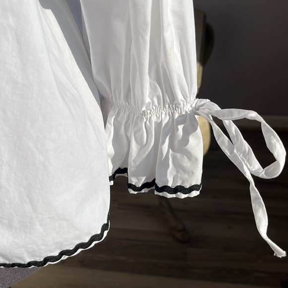 Absolutely adorable layered top - Picture 5 of 8